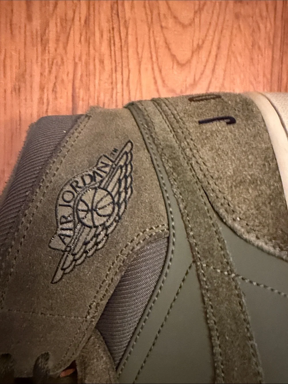 Air Jordan 1 Retro Mid 'Olive Canvas', size 10, with flaws